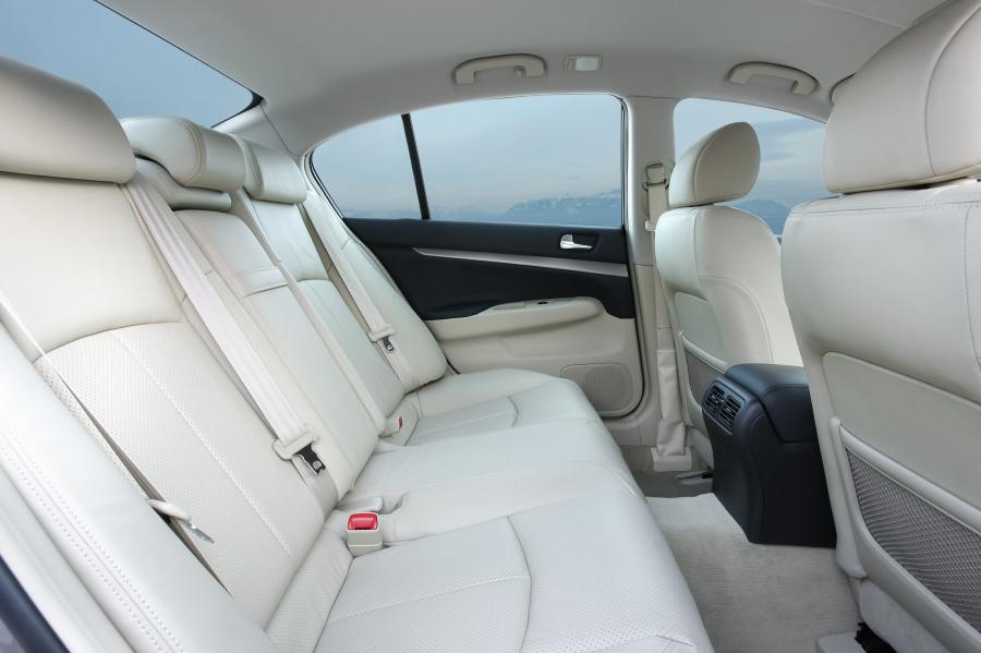  Infiniti G37 2010 года  (EU) (фото 39 из 53)